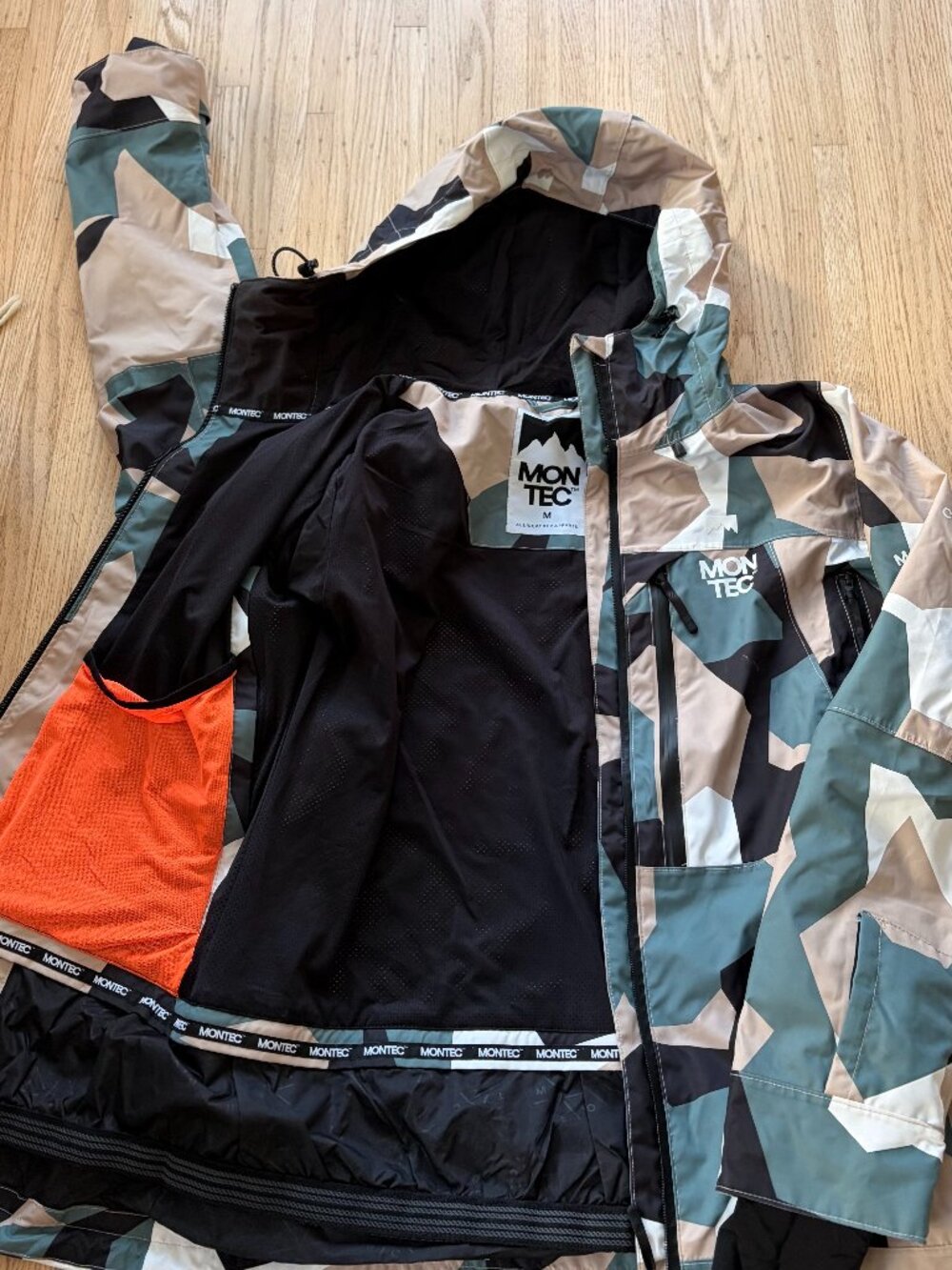 MONTEC Snow/Snowboarding jacket - Picture 2 of 2